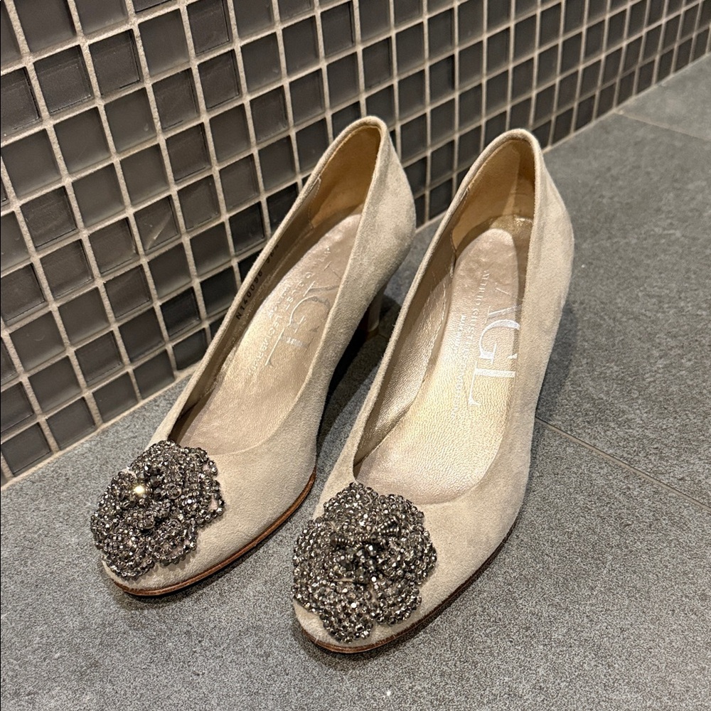 AGL Attilio Giusti Leombruni Silver Grey Suede Beaded Pumps | EU 36.5 / US 6.5